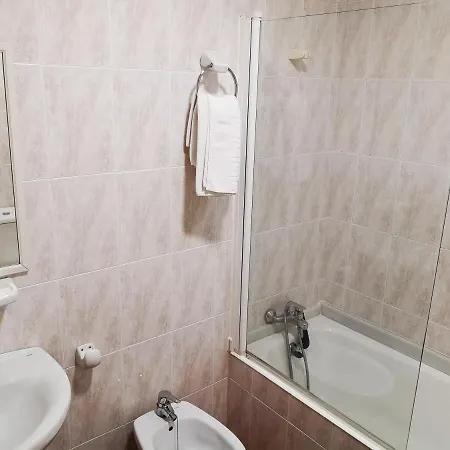 בית הארחה Hermanos באזה